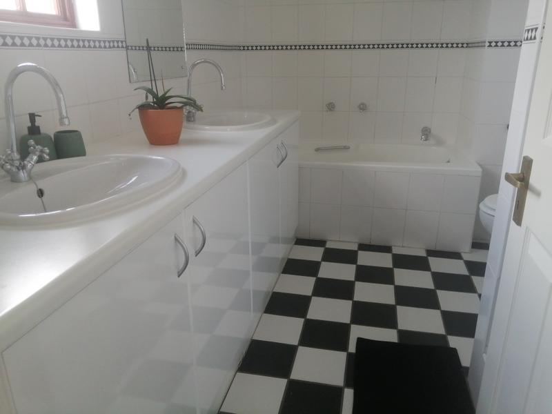 To Let 1 Bedroom Property for Rent in Gardens Western Cape